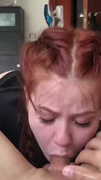 후장과 목구멍에 절정 오르가즘을 느끼는 빨간 머리!