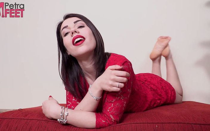 Foot Fetish HD: Сексуальное красное платье и сексуальные ступни