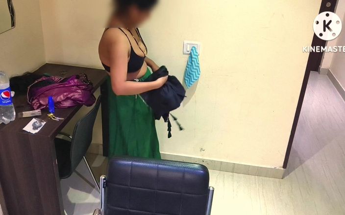 Abhikshasexvideos: गांव की प्रिया मामी की साड़ी बदलते समय भांजा द्वारा चुदाई चुपके से लीक एमएमएस हिंदी ऑडियो सेक्स