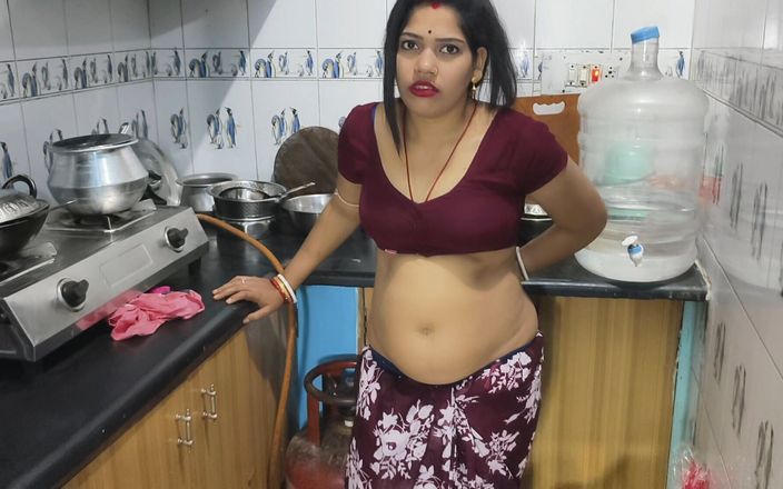 Sona bhabhi: Sexig indisk hemmafru njuter av med sin rumsägare när hon...
