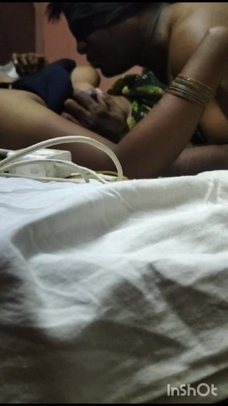 Benita sweety: 泰米尔戴绿帽子夫妇热奶吸吮