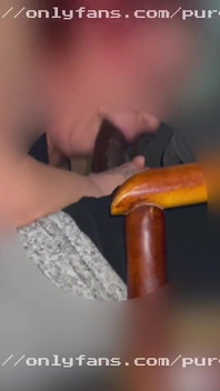 Chúpalo, perra chúpalo