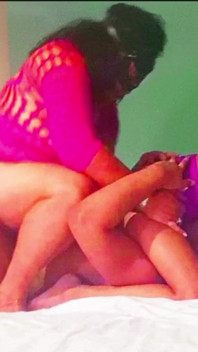 Threesome dengan kakak tiri dei kurus dan pelacur ibu tiri berusia 70 tahun