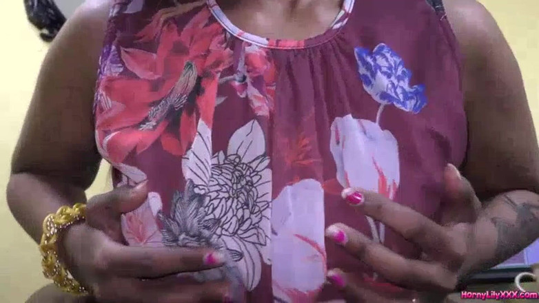 Sexy Lily: Napalona indyjska nauczycielka czesnego uwodzi swojego ucznia lekcją seksu