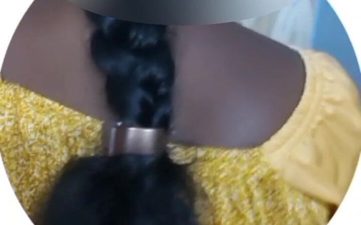 RenuRaj: Je taquine un jeune étalon pendant un appel vidéo en montrant...