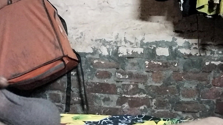 Thokuram: Entrou no quarto da meia-irmã e a fodeu