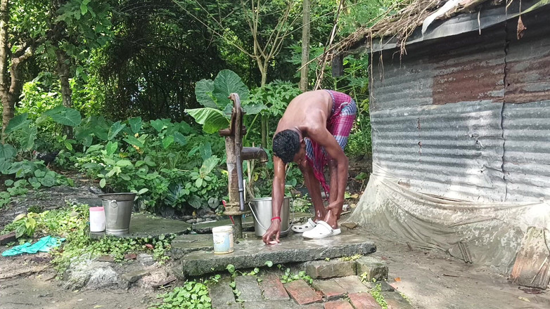 Ranjit Roy: Indian Mature Shower Open Place Desi Style