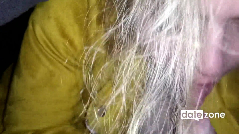 Datezone: Kouření a šukání blondýnky v autě