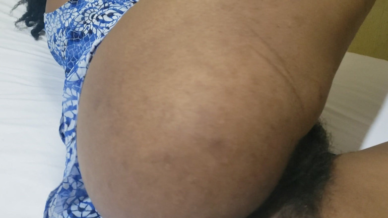 Lovemina: Aku pengen ngentot pantat ibu tiriku yang seksi