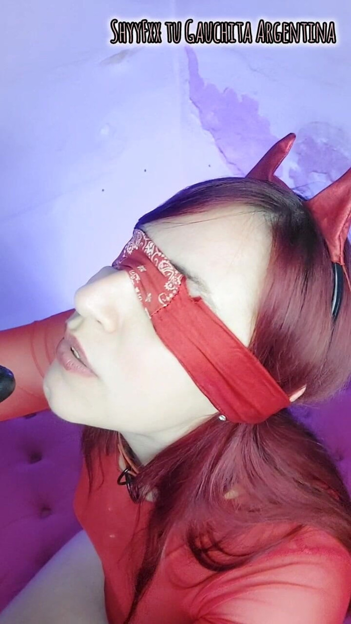 Tu Gauchita Argentina: Mon Copain Me Bande Les Yeux Pour Que Je Suce...