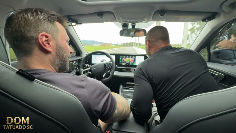 Dom Tatuado: Playing Handjob in the Car and I Was Caught by...