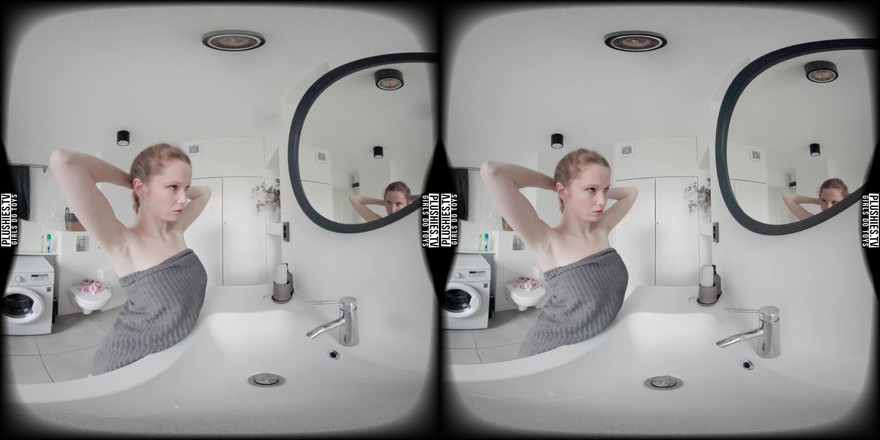 VR Bananas: Arielka morgen pinkeln und dusche