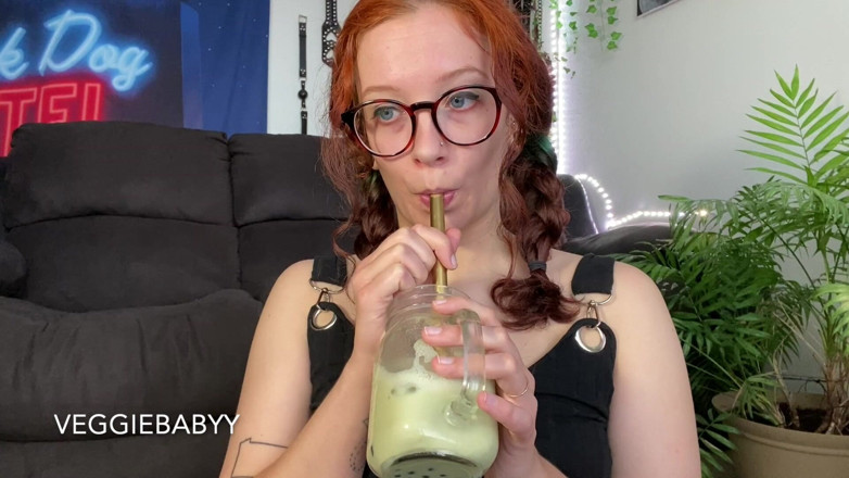Veggiebabyy: Teman wanita mengecut dan makan teman lelaki