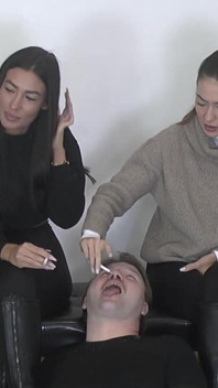 Olga e Natasa fumando
