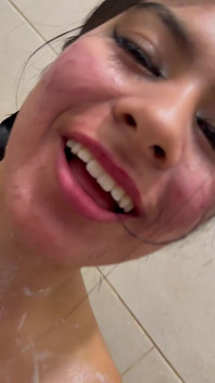 Ele espiona eu e eu acabamos chupando pau