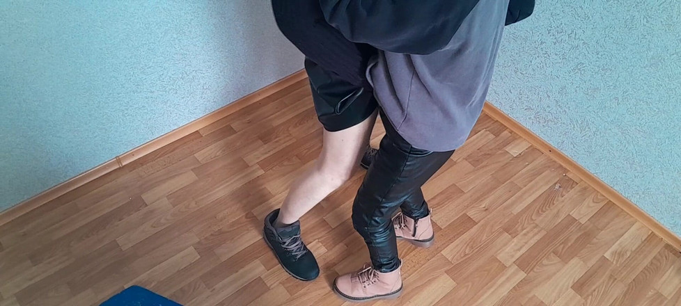 Lesbian-candys: Deux copines hétéroses essayent le sexe lesbien pour la première...