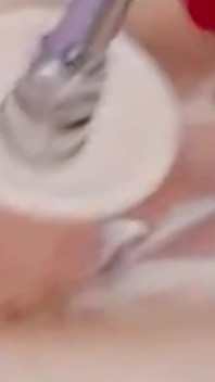 Mengongkek pepek berkrim dengan dildo besar
