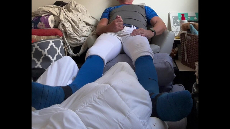 JockDad87: Alfa baseballový hráč Jockdad87 si do modrého oblečení stříká svůj...