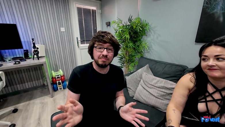 Nerd Pervert: Jayne sins - goth wird bespritzt