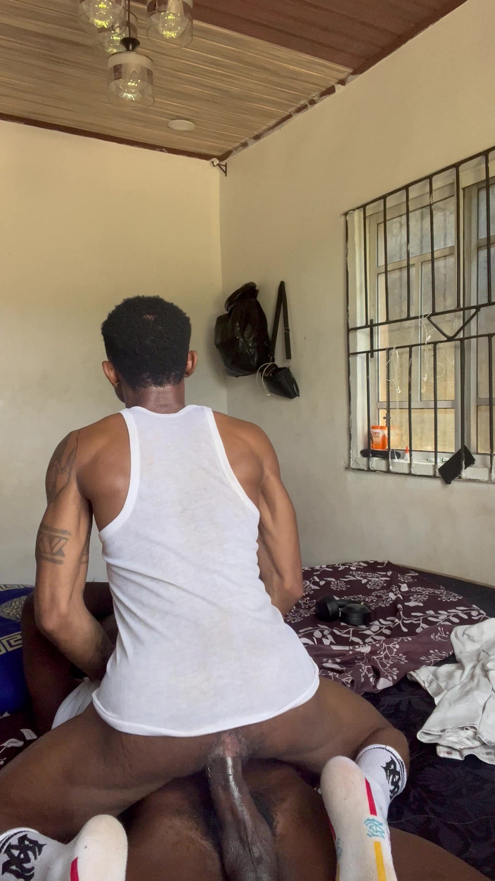 Dickofpolicy: Latinska och svarta bisexuella!