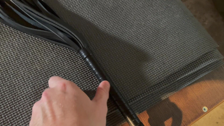 Lora Cross: Tự trói bất ngờ đã làm