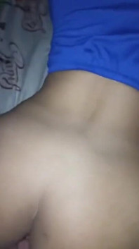 Würdest du diese brünette mit dicken titten vereint ficken?