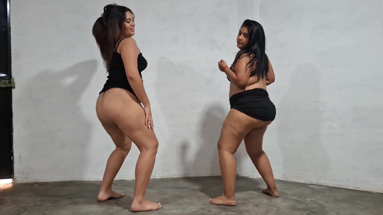SugarPose: Dua gadis latina pantat montok bugil dan joget bareng-bareng