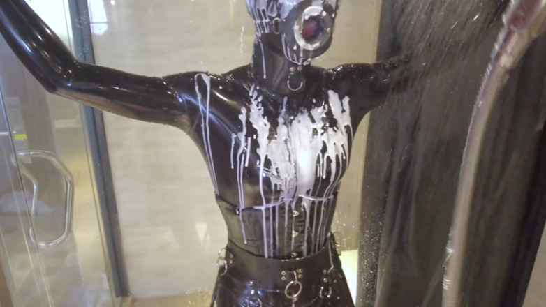 Aisan girl bondage: Mz20 - la niña con ropa de látex encerrada en una...