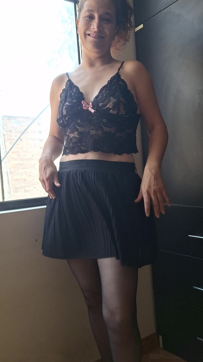 Agnes Swallow: Modeling My Outfit
