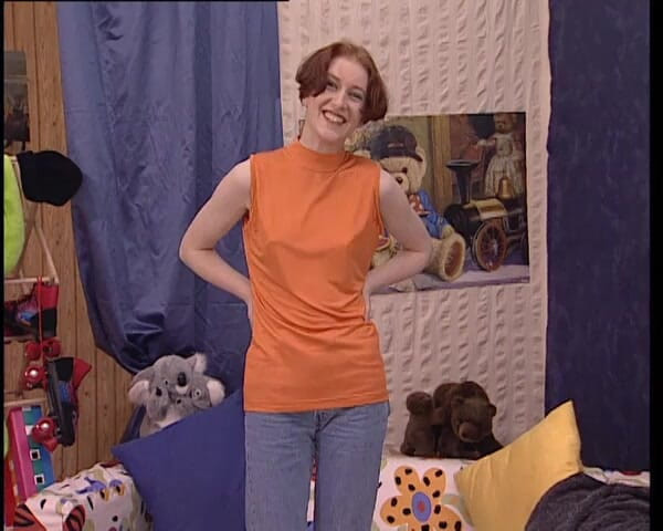 YOUR FIRST PORN: 보지를 가지고 노는 Sonja Spielt Mit Ihre Fotze - Sonja