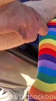 Due Femboy Che Scopano Come Troie Scopano Duramente in Pubblico Vicino Alla Pista, Sborrano in Bocca E Nel Culo