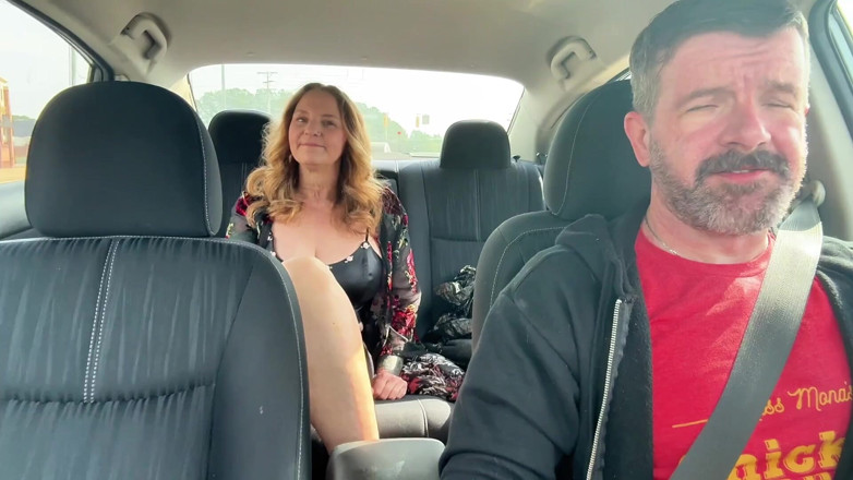 Molly McSquirts: Uber driver fickt mich in meiner einfahrt