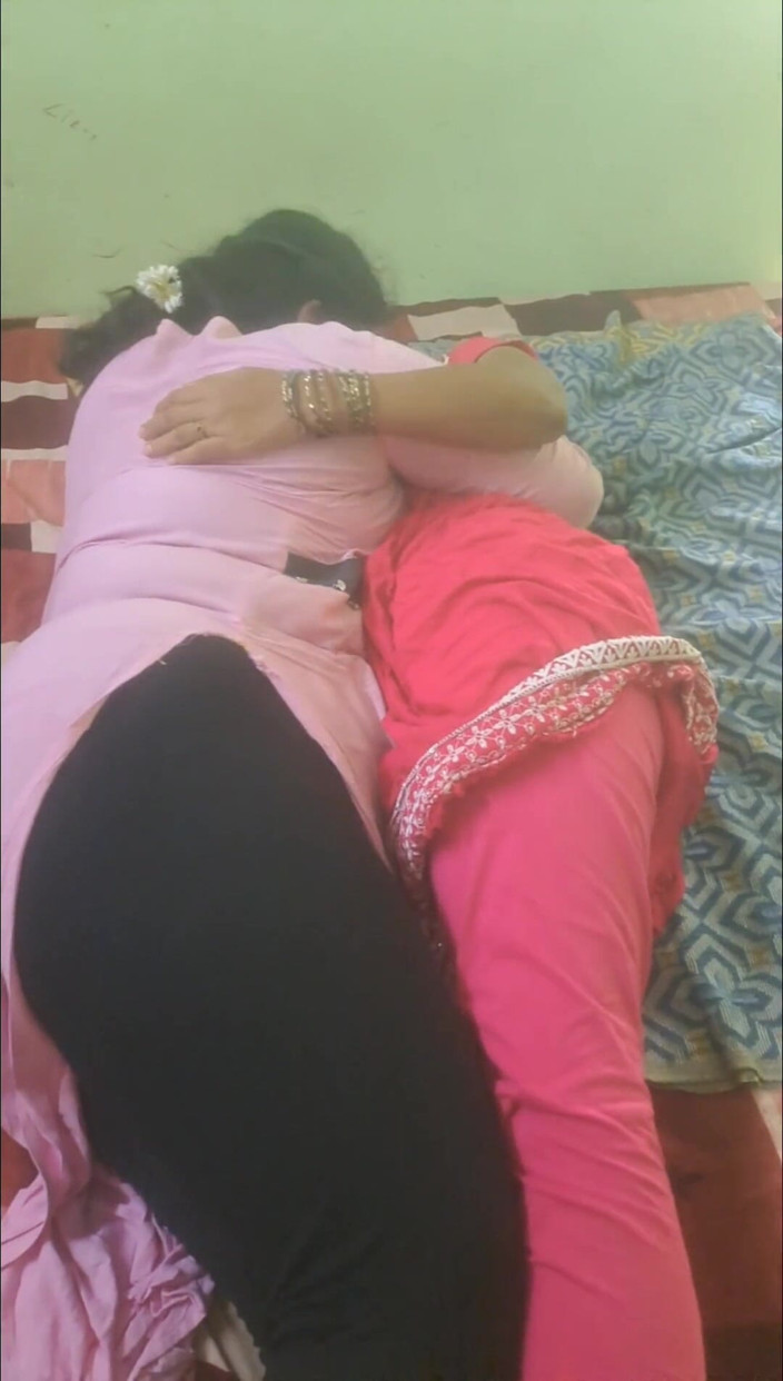 Tamil lesbian: Mătușile lesbiene prinse de iubit