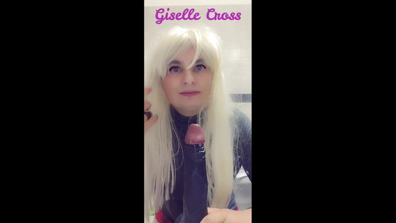 Giselle Cross: Antrenament cu pulă mare și neagră cu vibrator adânc în gât