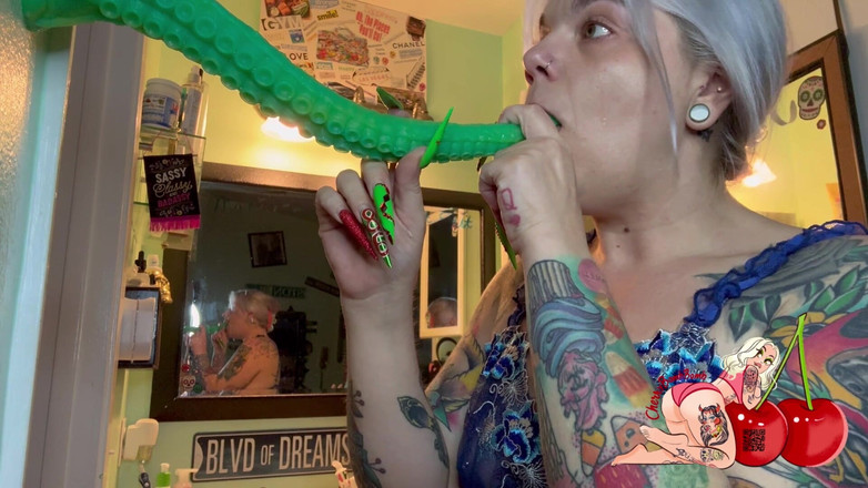 CherryBombBomb: Trénink koz v krku s mojí novou dlouhou fetišovou hračkou