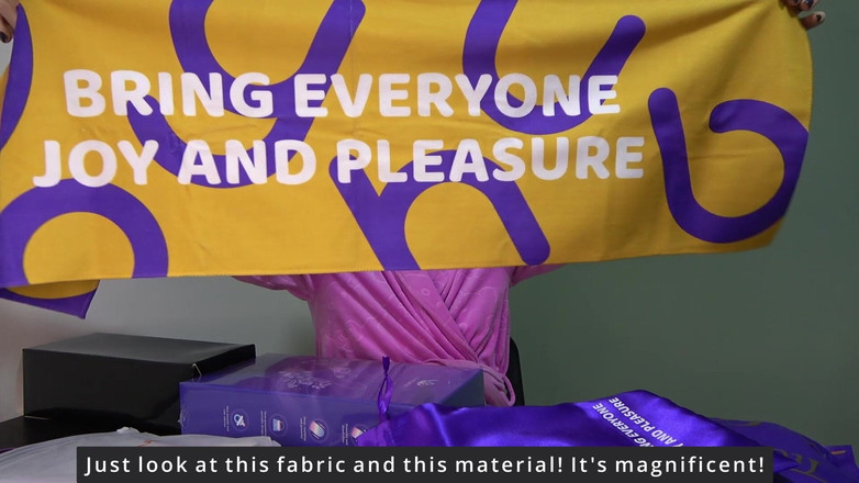 Anna Sky: Anna从joyhub拆包并评论礼物