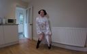 Horny vixen: Prinsessan Leia Cosplay i knästövlar dansar striptease