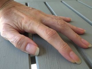 Lady Victoria Valente: Тільки довгі натуральні нігті