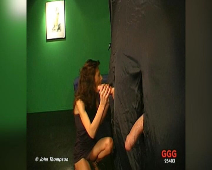 Fuck Cumshot Party: kaale baal vaali randi glorihol par aur mej par chehre...