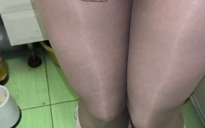 PantyhoseJuicyCummer: I Took Sexy Nude Pantyhose From a Girlfriend and Admire...