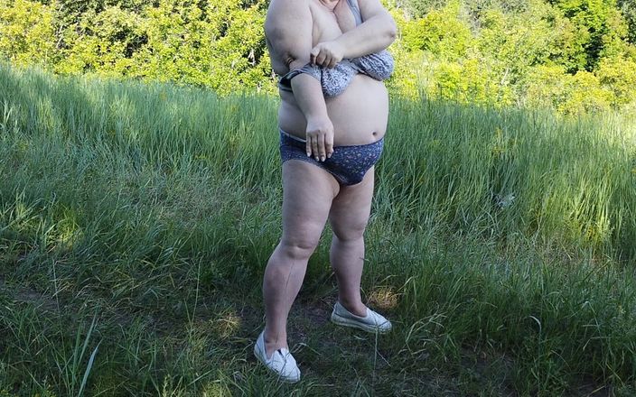 Zona901: Mother-in-law Undressed in the Park and Pisses in Front of...
