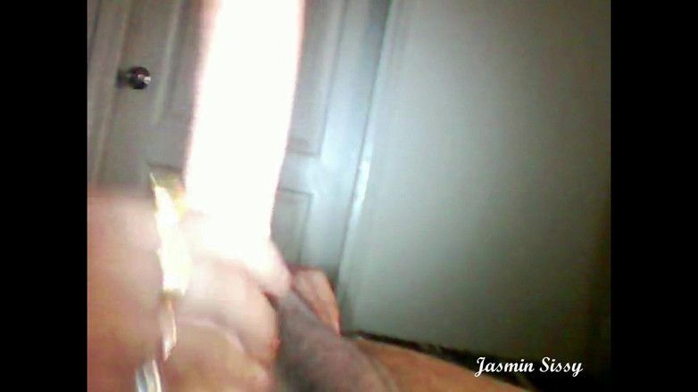 angelscs2008: Jasmin bawi się wielkim kutasem potwora i masturbuje się wielką...