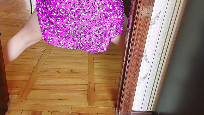 Kitty_Cross: Lieve femboy die mand van vers geplukte bloemen vasthoudt