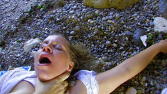 DARVASEX: Nejžhavější babes scéna-2 prsatá baculatá blonďatá MILFka šuká na pláži