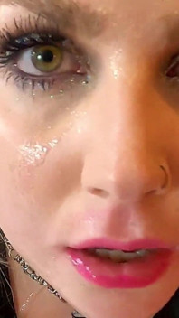 Sputa degradato e scopata in faccia. Scopata in faccia, gola profonda, sborrata in gola