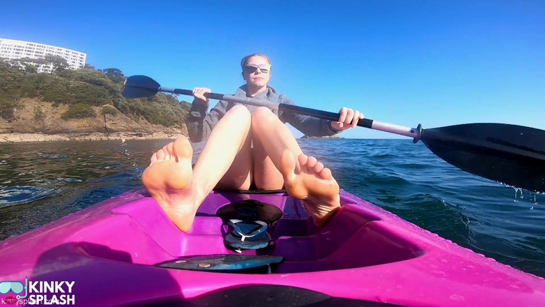 UKCuteGirl Lucy Lauren: 맨발 JOI Kayak Tease - 공공 장소에서 위험한 야외 발바닥 JOI Kayak Tease - 공공 장소에서 위험한 야외 발바닥