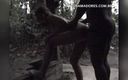Amateurs videos: Begåvad svart man knullar äktenskapsbrottslig brud i övergiven stuga i busken
