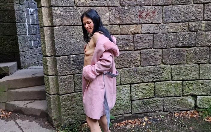 Nicky Brill: Outdoor Naked Spreading and Gaping Pussy