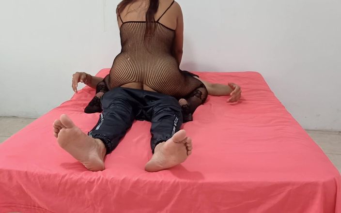 Goky: Une Mexicaine me baise avec son énorme cul