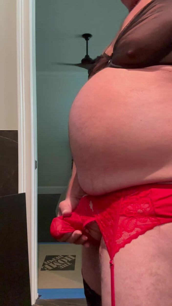 GottaLuvBB: Tam kırmızı ve siyah kıyafet gösterisi